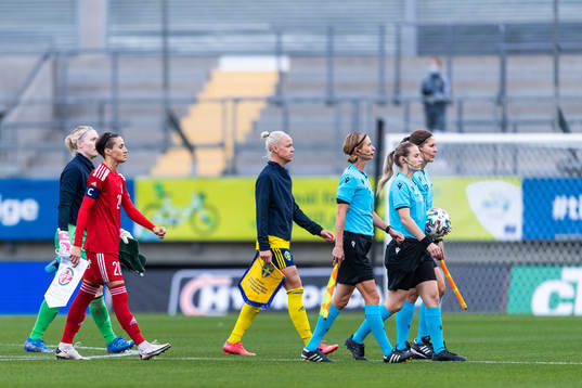 Khatia Tchkonia of Georgia and Caroline Seger of Sweden