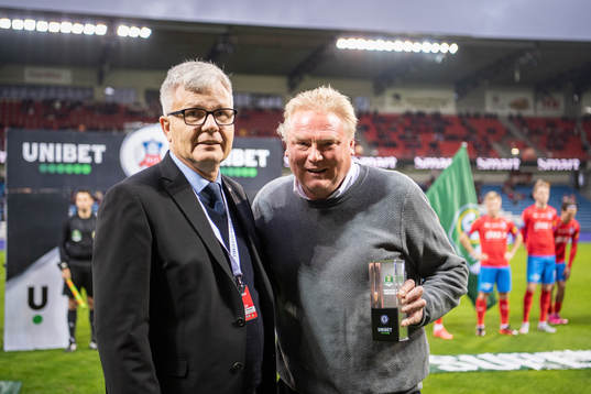 Helsingborgs tränare Jörgen Lennartsson tilldelas