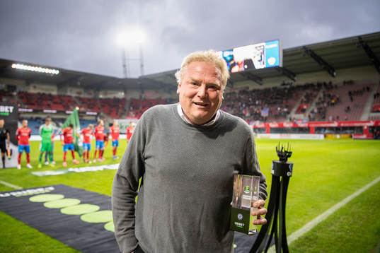Helsingborgs tränare Jörgen Lennartsson tilldelas