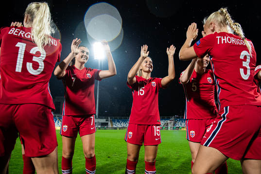 Ingrid Syrstad Engen and Amalie Vevle Eikeland of Norway