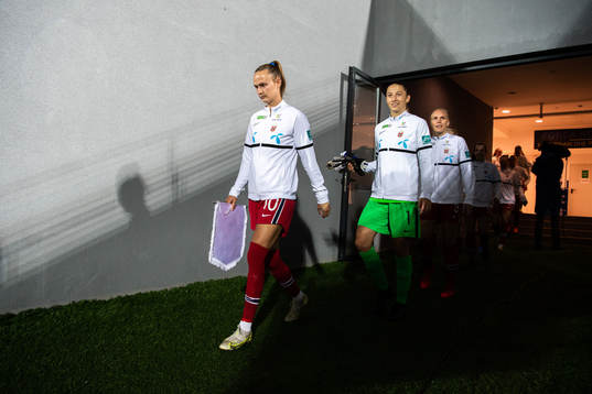 Caroline Graham Hansen, goalkeeper Cecilie Fiskerstrand and