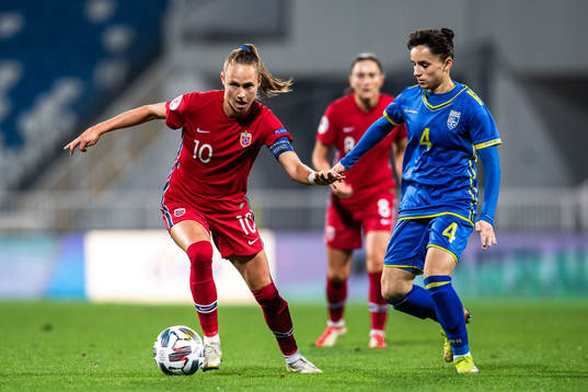 Caroline Graham Hansen of Norway and Marigone Tahiri of