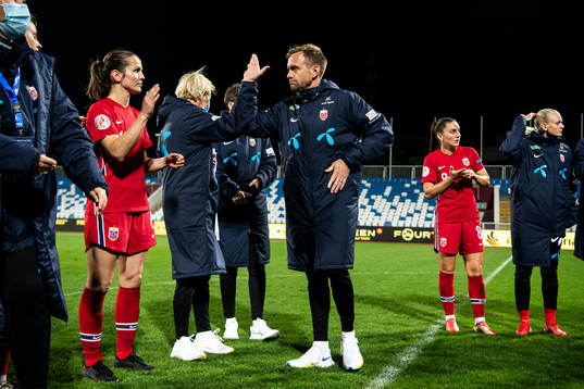 Martin Sjögren, head coach of Norway, celebrates