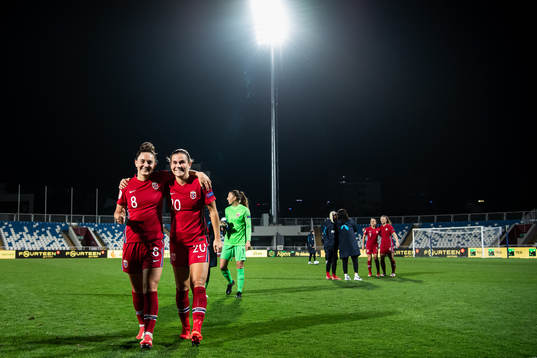 Vilde Bøe Risa and Emilie Bosshard Haavi of Norway