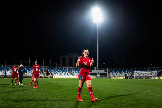 Emilie Bosshard Haavi of Norway celebrate