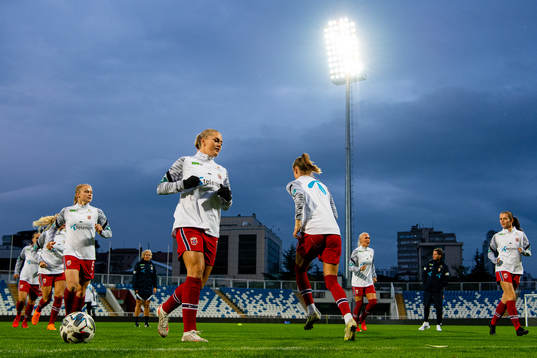 Lisa-Marie Karlseng Utland of Norway warms up