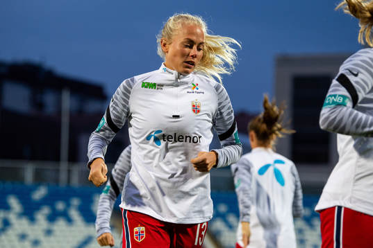 Guro Bergsvand of Norway warms up