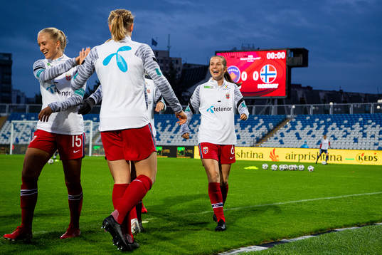 Tuva Hansen of Norway warms up