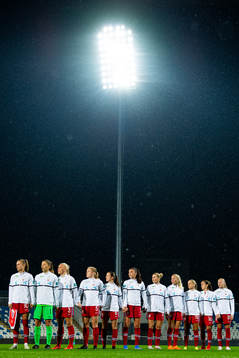 Caroline Graham Hansen, goalkeeper Cecilie Fiskerstrand,