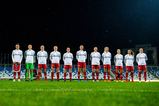 Caroline Graham Hansen, goalkeeper Cecilie Fiskerstrand,