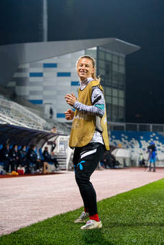 Synne Skinnes Hansen of Norway warms up