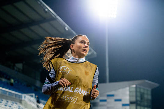 Vilde Bøe Risa of Norway warms up