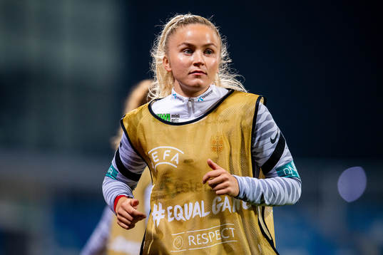 Anna Jøsendal of Norway warms up