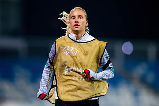 Lisa Fjeldstad Naalsund of Norway warms up