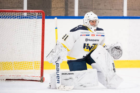 s målvakt Alba Gonzalo innan ishockeymatchen i SDHL mellan