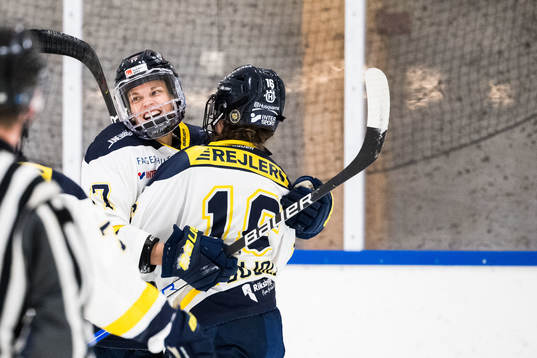 s Sarah Bujold och Danielle Stone