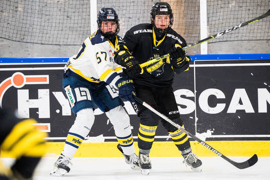 s Elin Svensson och AIK:s Erica Uden Johansson