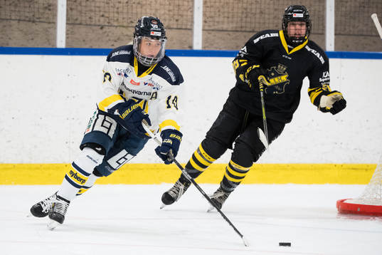 s Ebba Berglund och AIK:s Saana Valkama
