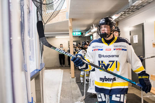 s Thea Johansson innan ishockeymatchen i SDHL mellan AIK