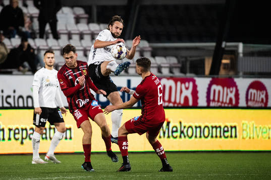 Örebros Kevin Walker och Östersunds Nikolas Dosis