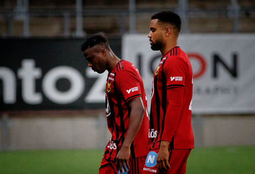 Östersunds Blair Turgott och Noah Sonko Sundberg deppar