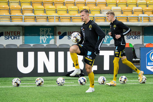 Elfsborgs Simon Olsson kommer in till uppvärmning