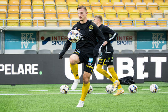 Elfsborgs Simon Olsson kommer in till uppvärmning