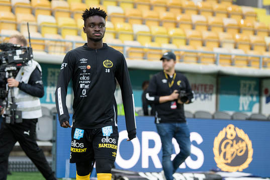 Elfsborgs Emmanuel Boateng kommer in till uppvärmning
