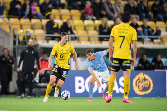 Elfsborgs Simon Olsson och Malmö FFs Eric Larsson
