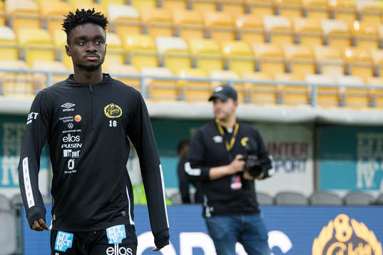Elfsborgs Emmanuel Boateng kommer in till uppvärmning