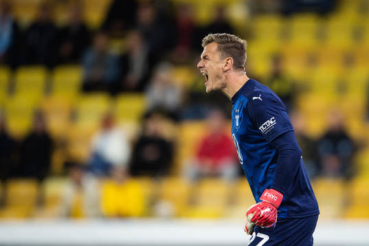 Malmö FFs målvakt Johan Dahlin jublar