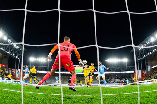 Elfsborgs Johan Larsson och Malmö FFs Adi Nalic vid