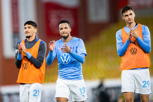 Malmö FFs Peter Gwargis, Martin Olsson och Noah Eile jublar