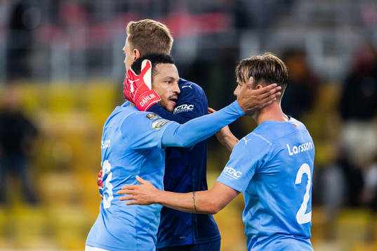 Malmö FFs Martin Olsson, målvakt Johan Dahlin och Eric