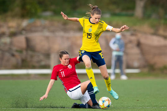Norges Kajsa Pettersen och Sveriges Bella Andersson