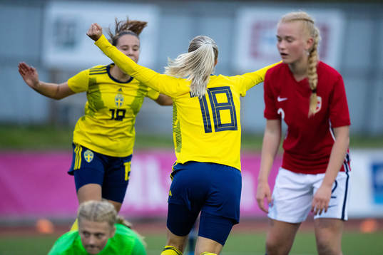 Sveriges Stina Dahl Forslund jublar