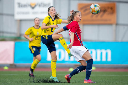 Sveriges Ida Björnberg och Norges Silje Bjåstad