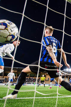 IFK Norrköpings Linus Wahlqvist gör 1-1