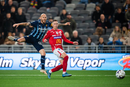 Djurgårdens Magnus Eriksson och Degerfors Erik Lindell
