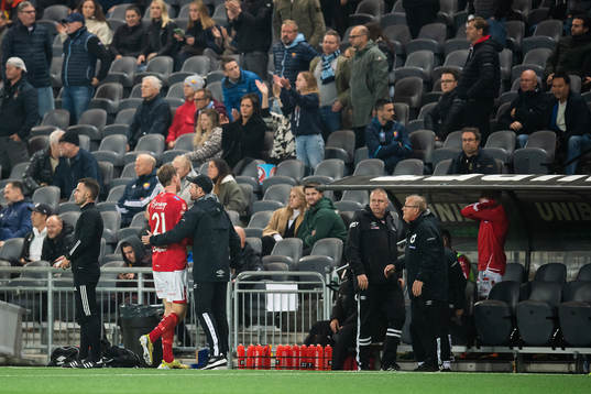 Degerfors Adam Carlén lämnar planen