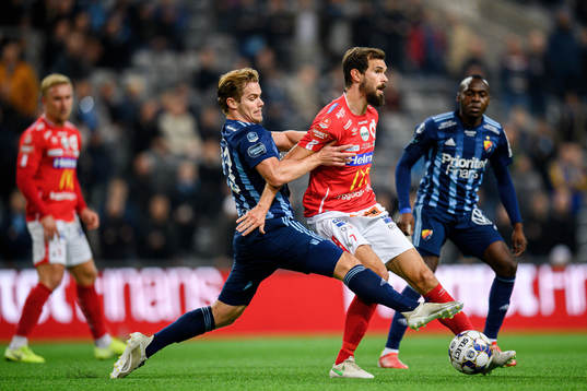 Djurgårdens Hampus Finndell och Degerfors Sebastian Olsson