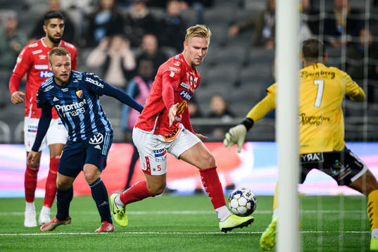 Djurgårdens Nicklas Bärkroth och Degerfors Oliver Ekroth