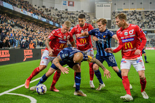 Djurgårdens Magnus Eriksson och Hampus Finndell i en kamp