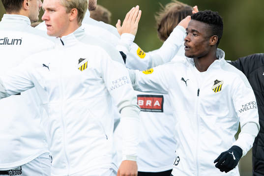 Häckens Yannick Armel Assiedou Adjoumani före
