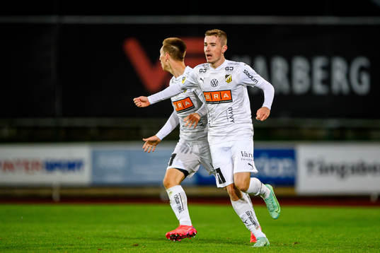Häckens Patrik Wålemark jublar