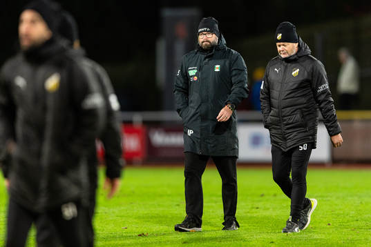 Varbergs tränare Joakim Persson och Häckens tränare