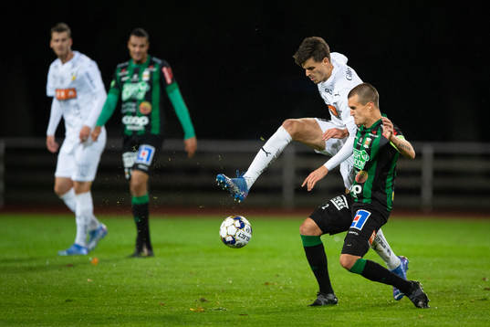 Häckens Alexander Jeremejeff och Varbergs Jon Birkfeldt