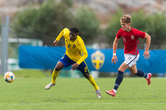 Sveriges William Rashidi och Norges Gustav Kjølstad Nyheim