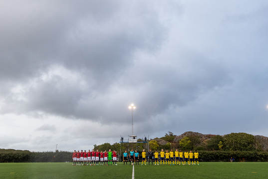 Norges och Sveriges spelare vid line up