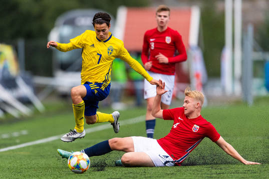 Sveriges Liam Mahachai Källman och Norges Elias Kringberg